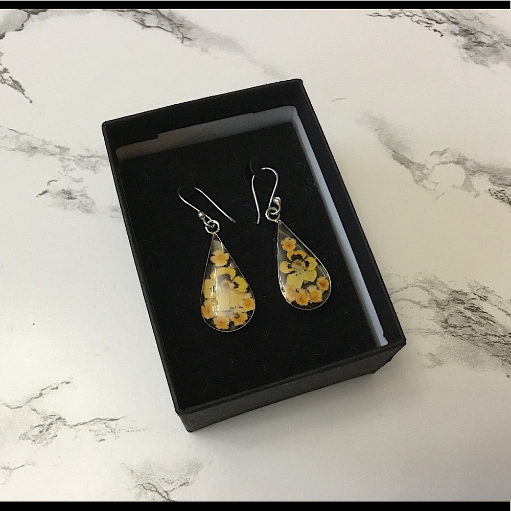 Flower Resin Dangle Earrings